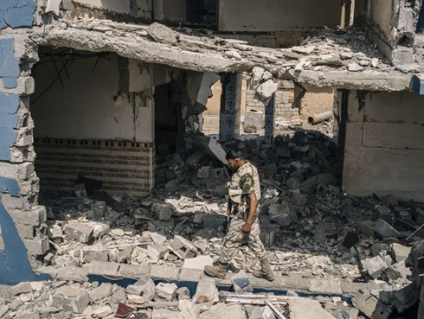 U.S.-led coalition plans to pressure ISIL in both Mosul, Raqqa