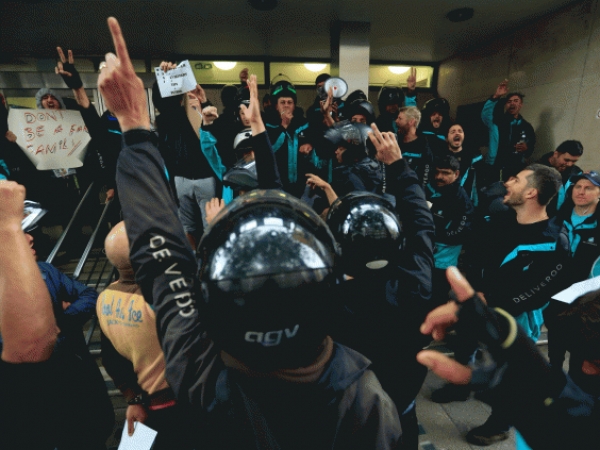 UK : Deliveroo courier strike: Employers cannot 'simply opt out of the National Living Wage', says Government