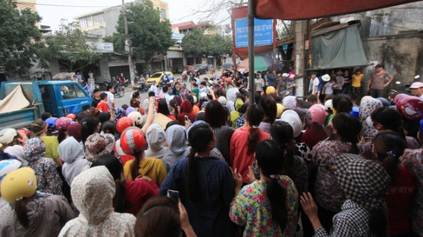 Vietnam : 2,000 shoe workers stage strike, rotten egg attack