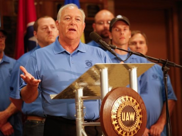 USA : UAW pledges to back Canadian auto workers in GM talks