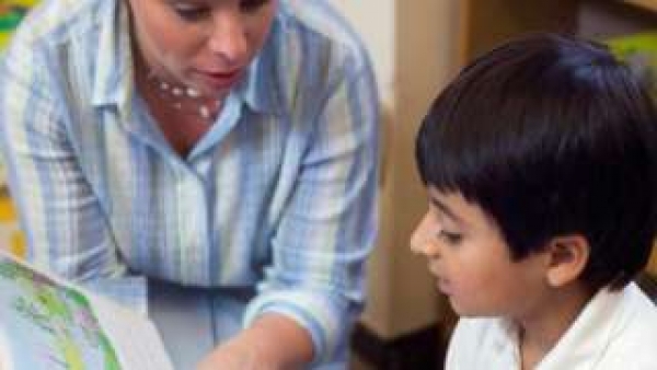 UK : Term-time only pay plan sparks strike