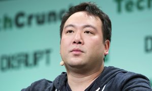 UK :  Deliveroo boss says sorry for pay dispute