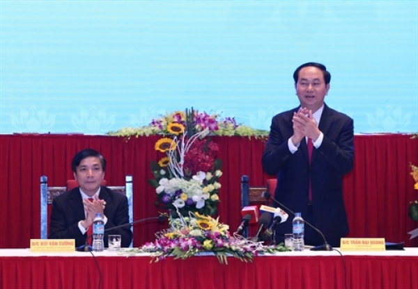 Vietnam : President urges reform of trade union activities