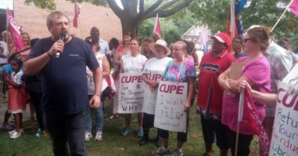 Canada : Support for striking library workers fills the streets
