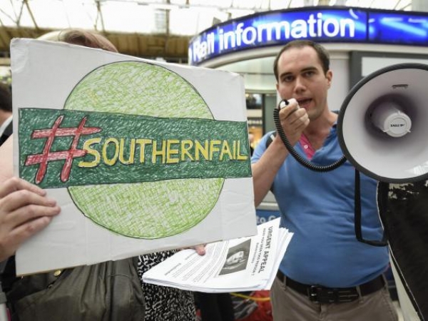 UK : Southern Rail strike: Hundreds of thousands of passengers face travel chaos