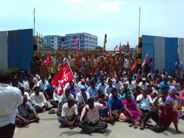 India : National Strike 2016: Conservancy Workers Strike Work; Protest at Ripon Buildings