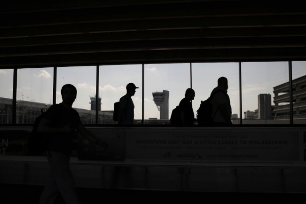 USA : How the DNC Avoided a Philly Airport Worker Strike