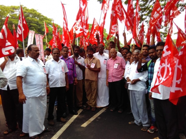India : Workers in Major Transport Unions Strike in Chennai -- Government manages to maintain services