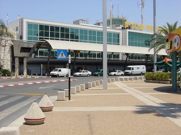 Israel :  Airport Workers Threaten Strike in Battle with Finance Ministry