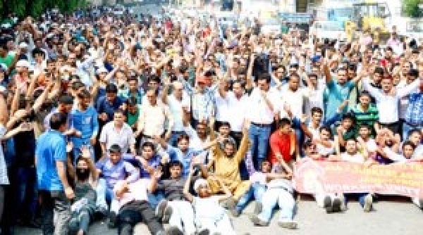 India : PHE daily wagers take out protest rally, strike enters 5th day