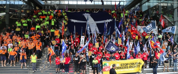 Australia : Huge Melbourne protest over brewery giving the boot to #CUB55