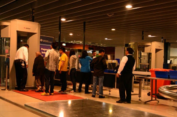 Australia : Don't break airport strike, begs union